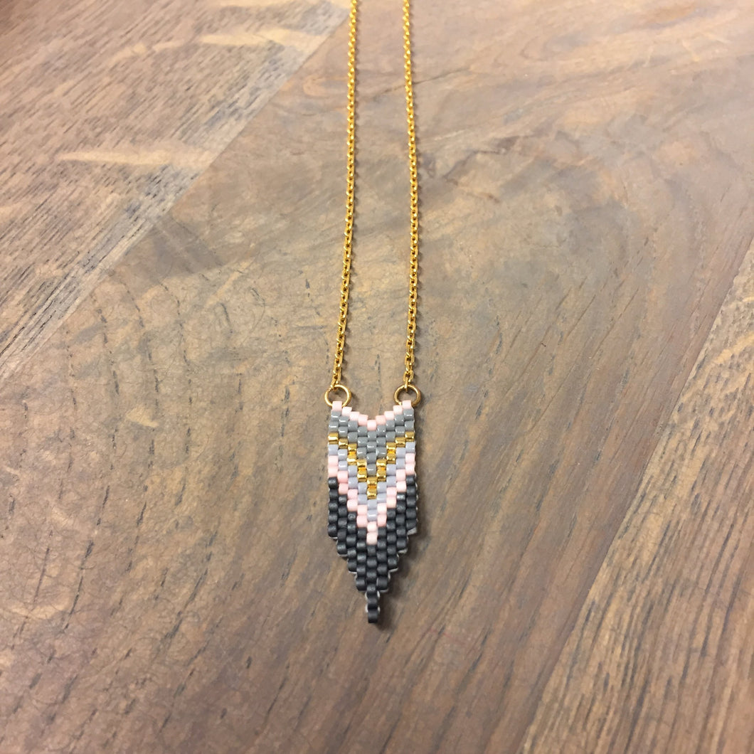 Adele Cph Arrow Halskæde Small / Rose & Stone